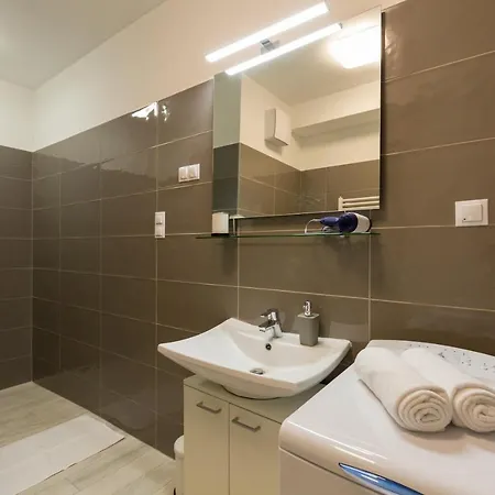 Downtown Residences - Ac,elevator,terrace *