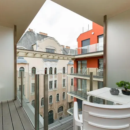 Downtown Residences - Ac,elevator,terrace Apartment *