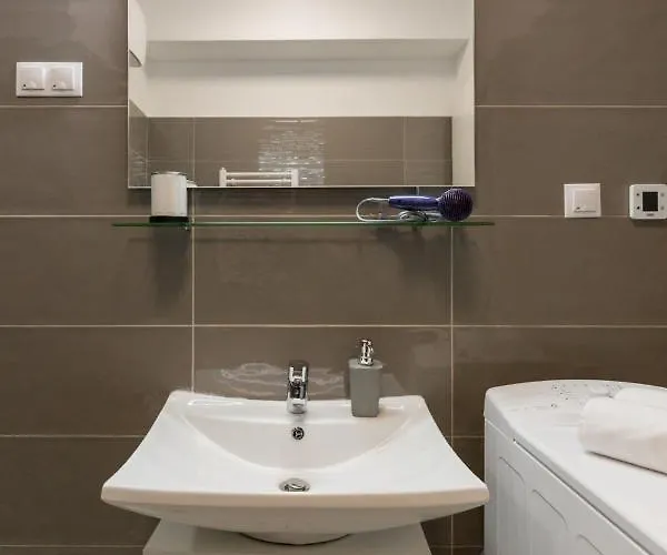 Downtown Residences - Ac,elevator,terrace Appartement