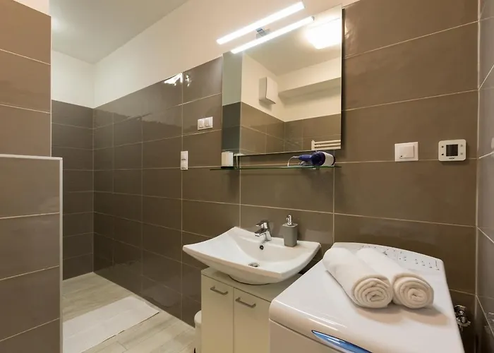 Downtown Residences - Ac,elevator,terrace *