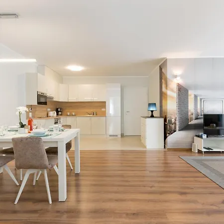 Downtown Residences - Ac,elevator,terrace 公寓