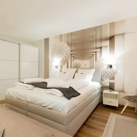 Downtown Residences - Ac,elevator,terrace Apartman *